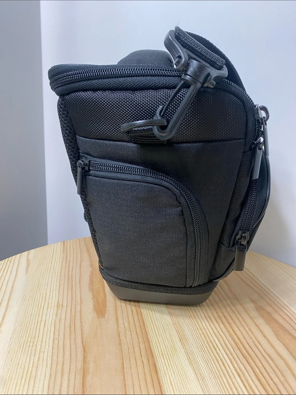 Amazon Basics DSLR Top Load Camera Bag Black with Adjustable Strap Hard Bottom